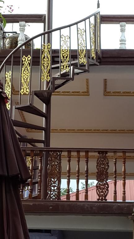 ניאונגשווה Golden Empress Hotel מראה חיצוני תמונה