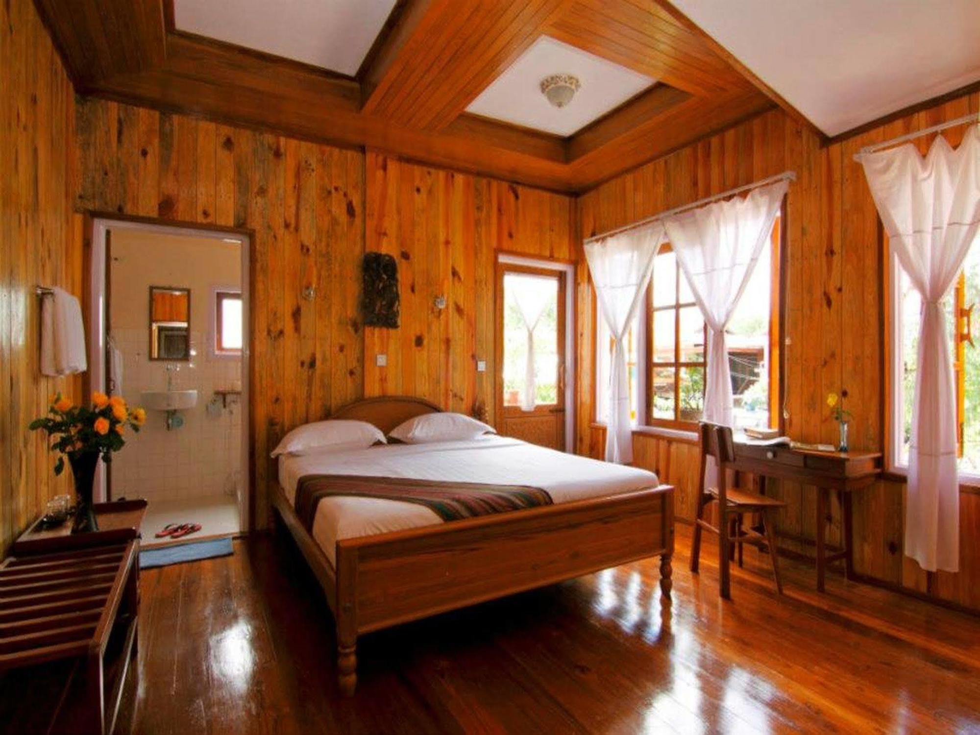 ניאונגשווה Golden Empress Hotel מראה חיצוני תמונה